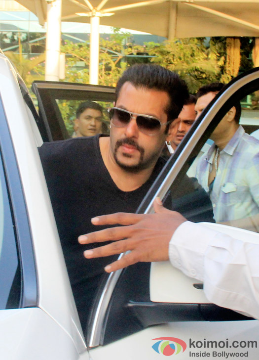 Salman Khan Wrap Up Bajrangi Bhaijaan ; Snapped At Mumbai Airport
