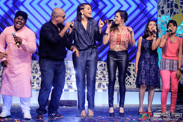 Vishal Dadlani, Sonakshi Sinha and Shalmali Kholgade singing with contestant during the press conference of reality show Indian Idol Junior