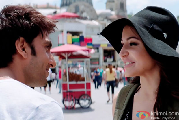 Ranveer Singh and Anushka Sharma in a still from movie 'Dil Dhadakne Do'
