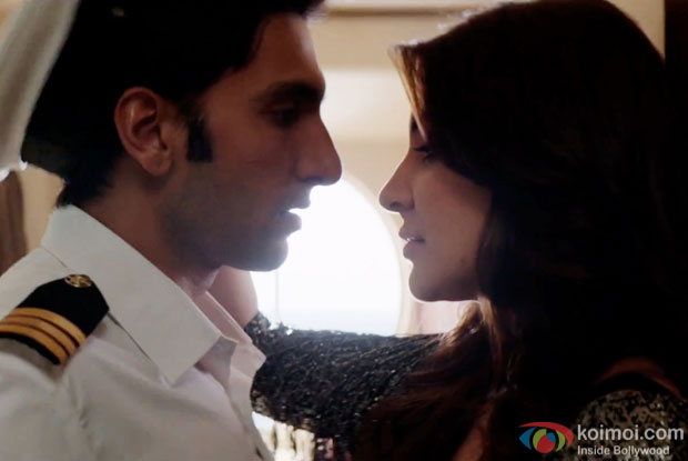 Ranveer Singh and Anushka Sharma in a still from movie 'Dil Dhadakne Do'