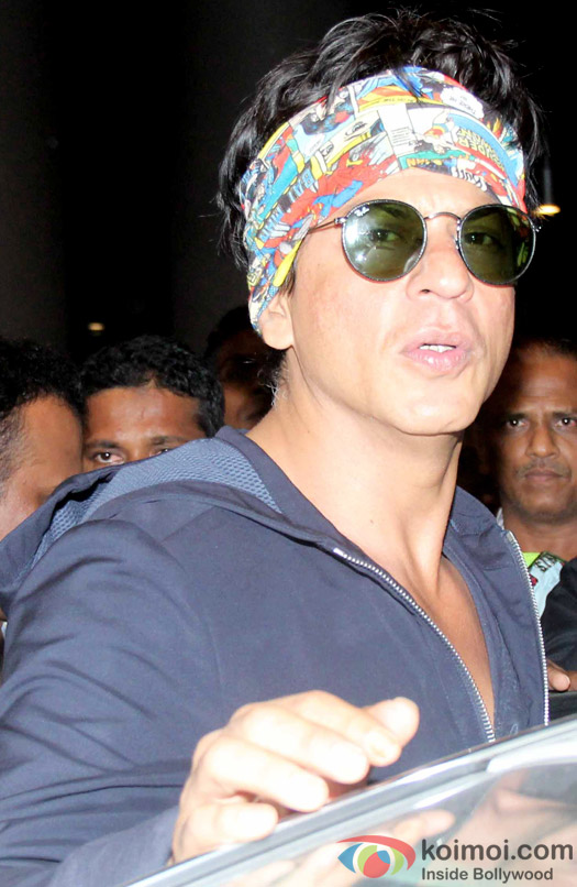Shah Rukh Khan Snapped At Airport