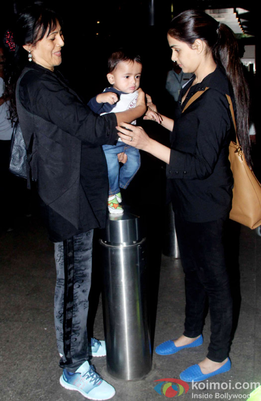 Snapped At International Airport:  Genelia Dsouza with son Riaan