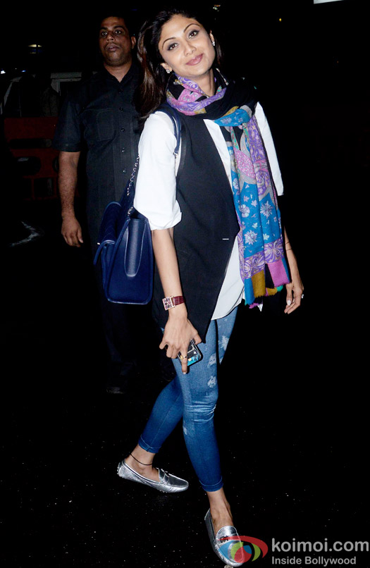 Snapped At Airport : Shilpa Shetty, Varun Dhawan & Kriti Sanon - Koimoi