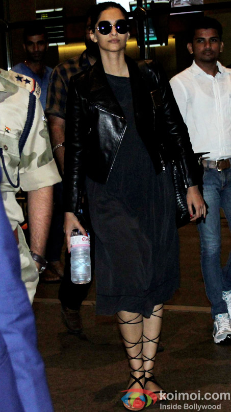 Sonam Kapoor Spotted At Airport