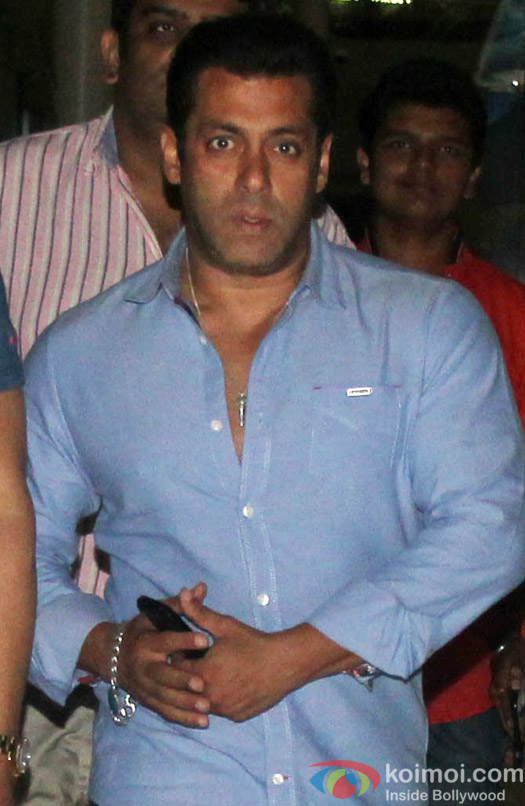 Salman Khan Snapped At Airport