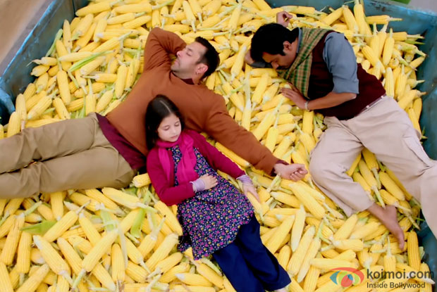 Salman Khan, Harshaali Malhotra and Nawazuddin Siddiqui in a still from movie 'Bajrangi Bhaijaan'
