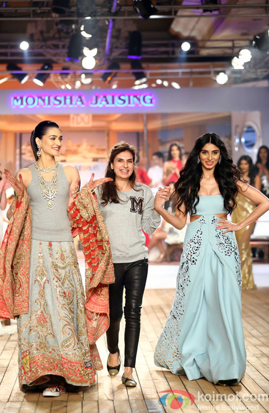 Kriti Sanon, Pernia Querishi Walk For Monisha Jaising | India Couture ...