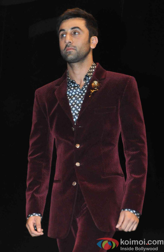 Pics - Suave Ranbir Kapoor Turns Showstopper For Manish Malhotra's Show -  Koimoi