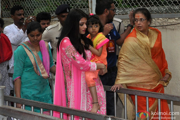 Aishwarya Rai Bachchan and Aaradhya Bachchan visits siddhivinayak temple 