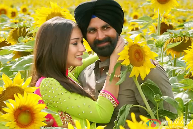 Amy Jackson and Akshay Kumar in a still from movie 'Singh Is Bliing'