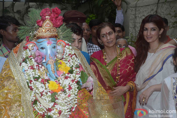 Dimple Kapadia And Twinkle Khanna during the ganpati visarjan