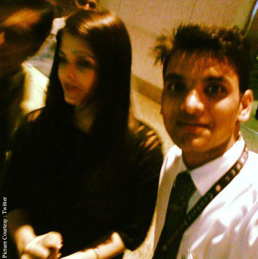 Aishwarya Rai Bachchan  spotted with fans at the Airport