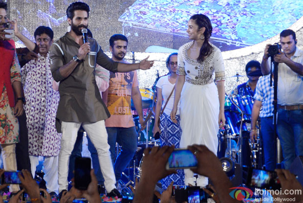 Shahid Kapoor and Alia Bhatt Perform Garba At Ghatkoper
