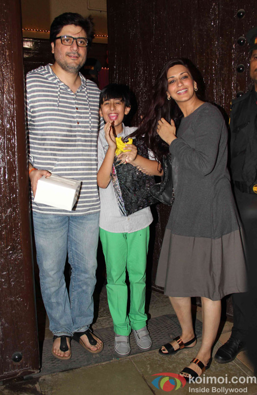 Goldie Behl, Son Ranveer and Sonali Bendre during Aaradhya Bachchan's birthday celebrations