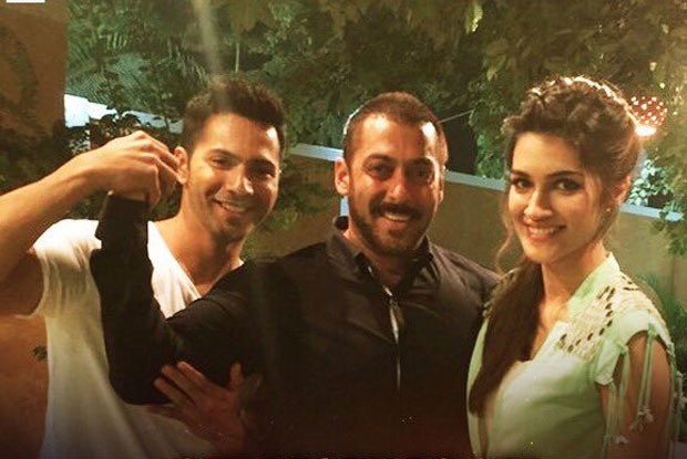 Salman Khan Have A Fun Time With Varun & Kriti