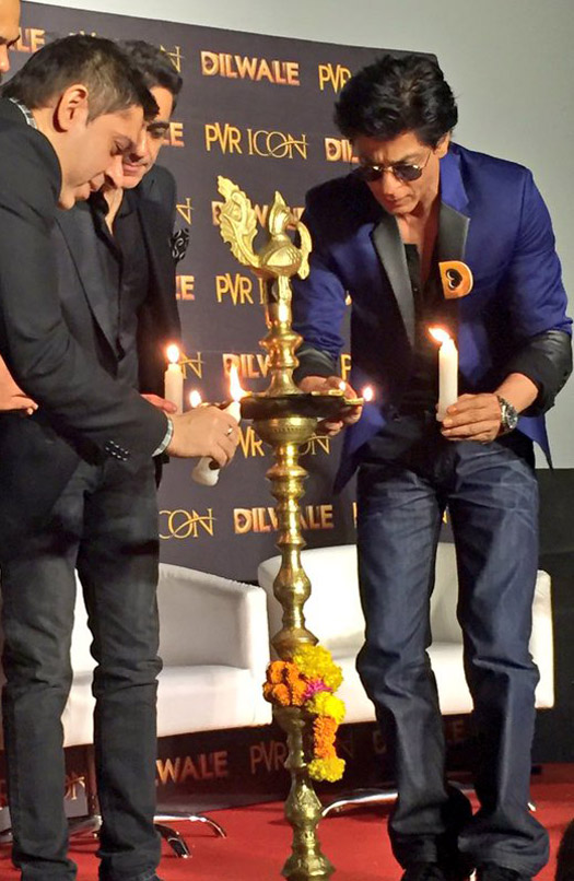 Shah Rukh Khan During The Dilwale Song Launch