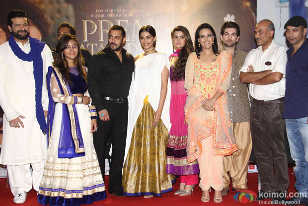 Armaan Kohli, Salman khan, Sonam Kapoor, Swara Bhaskar, Neil Nitin Mukesh and Sooraj Barjatya during the promotion of film Prem Ratan Dhan Payo