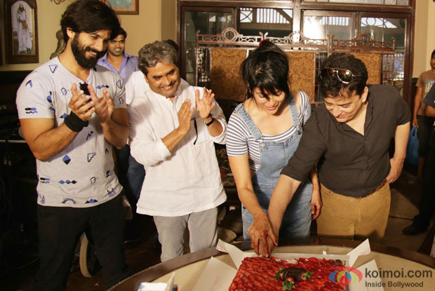  Shahid Kapoor, Sajid Nadiadwala and Vishal Bhardwaj on the sets of 'Rangoon'