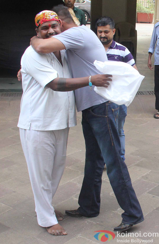 Sanjay Dutt meets his fan Rickshaw Driver Sandeep Bacche