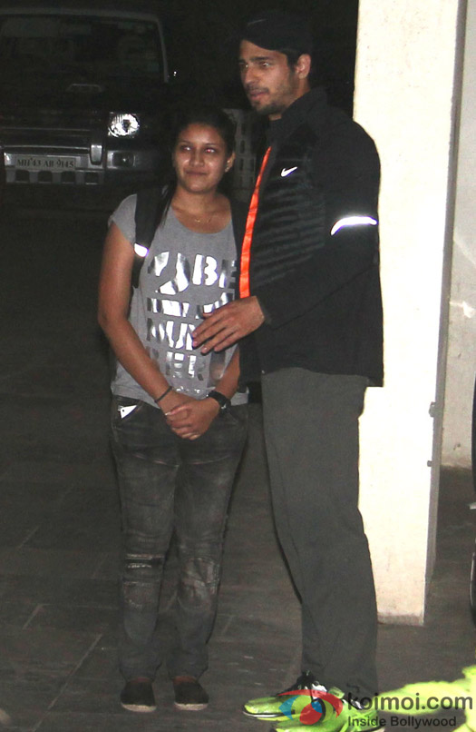 Sidharth Malhotra Snapped At Bandra