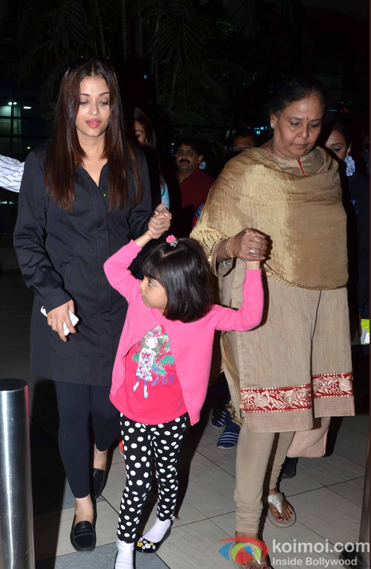Aishwarya Rai Bachchan and Aaradhya Bachchan Spotted At Airport