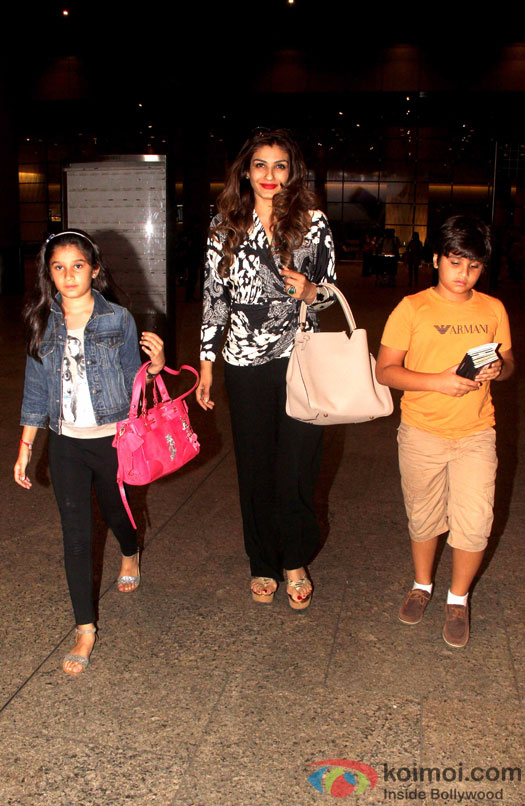 Raveena Tandon Spotted with children At Airport
