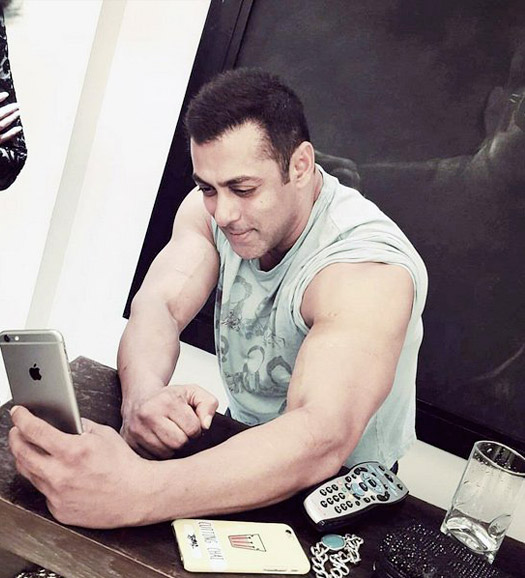 Hotness! Salman Khan Flaunts His Biceps In A Selfie
