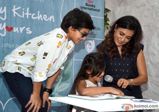 Mini Mathur during the launch of Maria Goretti's debut book 'From My Kitchen To Yours'