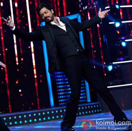 Shah Rukh Khan performing at 8th Mirchi Music Awards