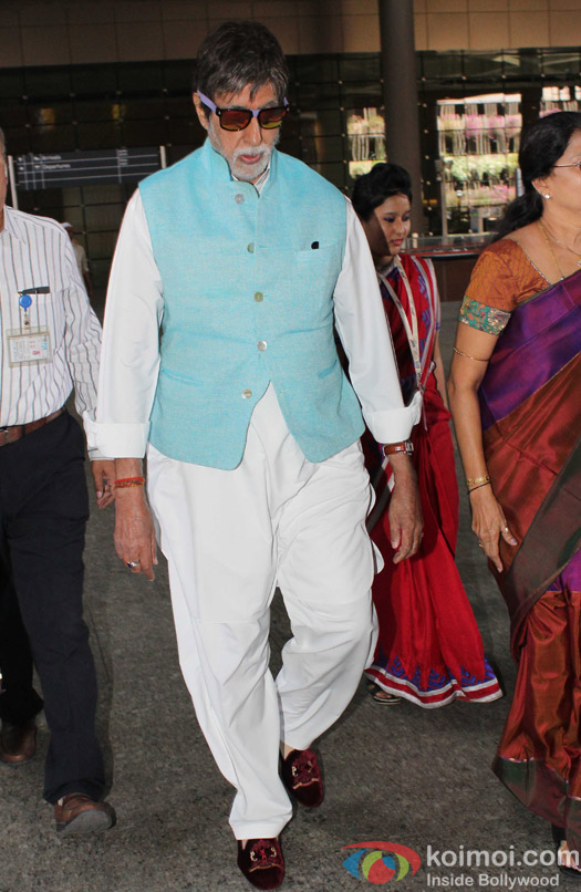 Amitabh Bachchan spotted at Airport
