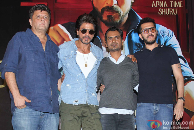 Shah Rukh Khan, nawazuddin Siddiqui and Rahul Dholakia during the Trailer launch of Raees