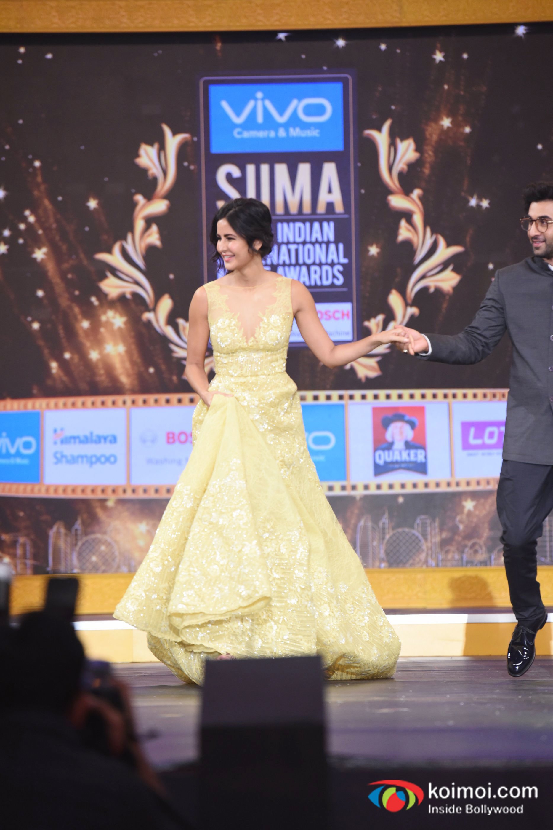 [Image: ranbir-katrina-siima-awards-2.jpg]