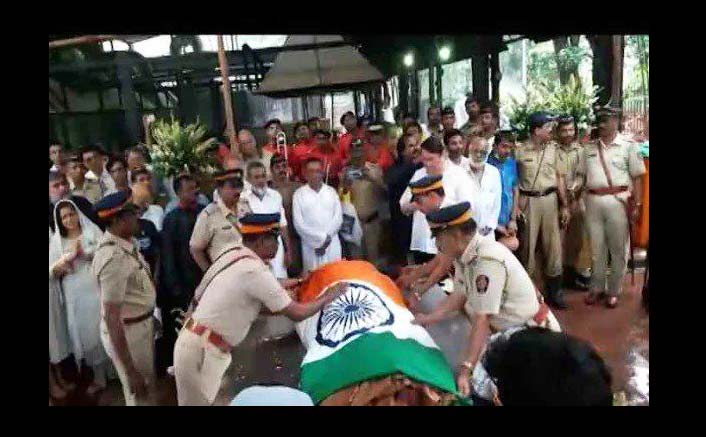 Shashi Kapoor wrapped in tricolour for last rites