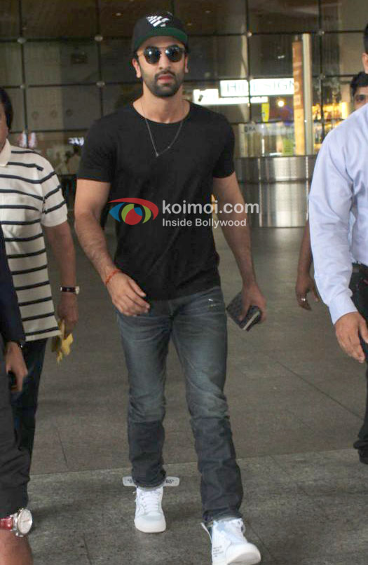 Ranbir Kapoor gets clicked in a casual look at the airport. Pics