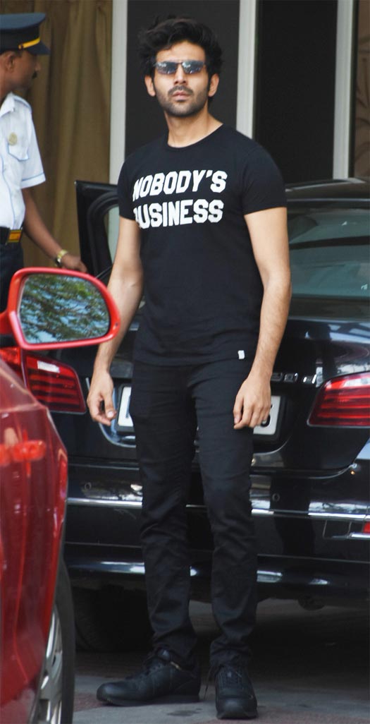 PHOTOS: Kartik Aaryan Gets Spotted With Tara Sutaria But It’s ‘No One’s Business’