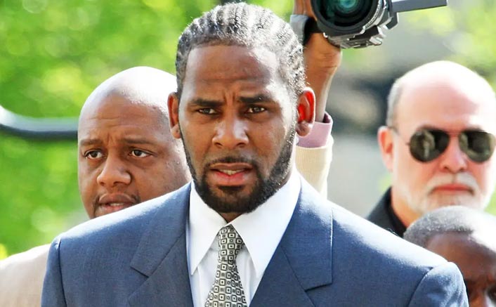 Singer R. Kelly Is Writing 'Uplifting' Lyrics While In Jail Regarding Bribe Allegations