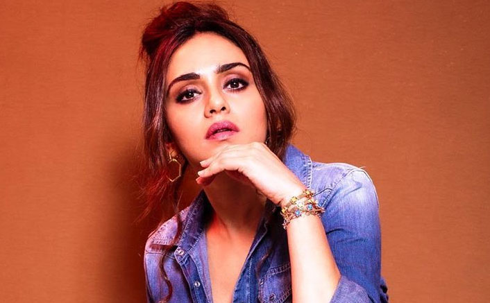 Amruta Khanvilkar rocks in all denim look