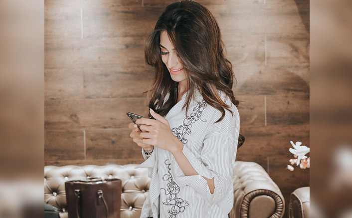 Erica Fernandes Is 'Smiling More' While Looking At Her Phone, We Wonder What Her 'Favourite Notification' Is?