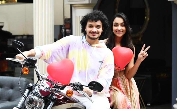 https://static-koimoi.akamaized.net/wp-content/new-galleries/2020/02/mithuns-youngest-son-namashi-shoots-v-day-pic-with-debut-film-co-star-001.jpg