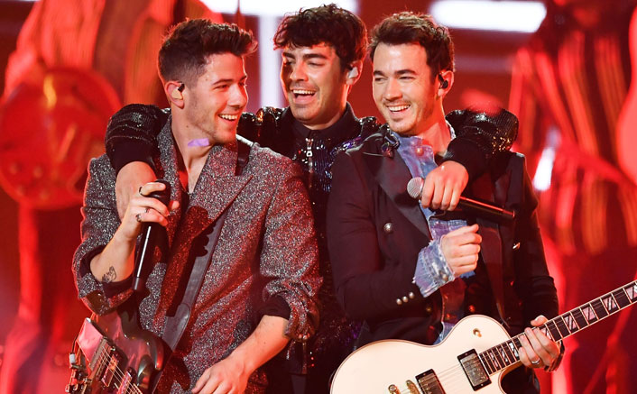Jonas Brothers Didn't Perform Live At The Voice Season 18's Finale & Fans Are Disappointed