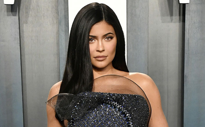 Kylie Jenner's Facelift Surgery Gone WRONG? Netizens Call It Badly...