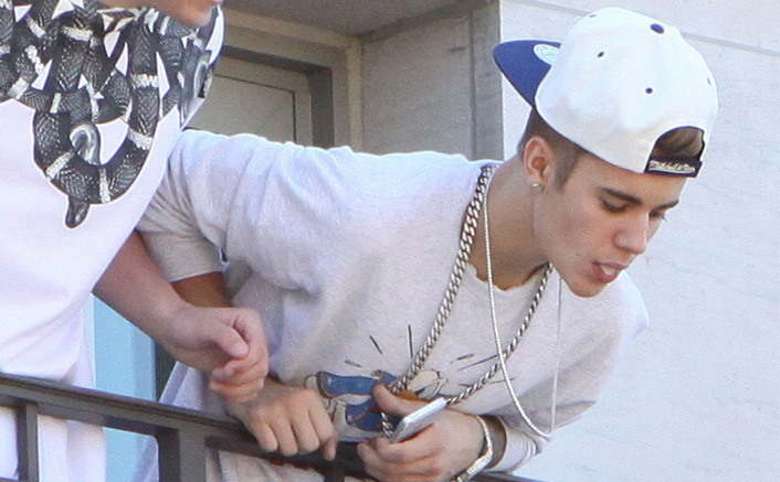 When Justin Bieber Threw His Spit On Fans & Laughed About It Publicly, WATCH – PAST TENSE(D)