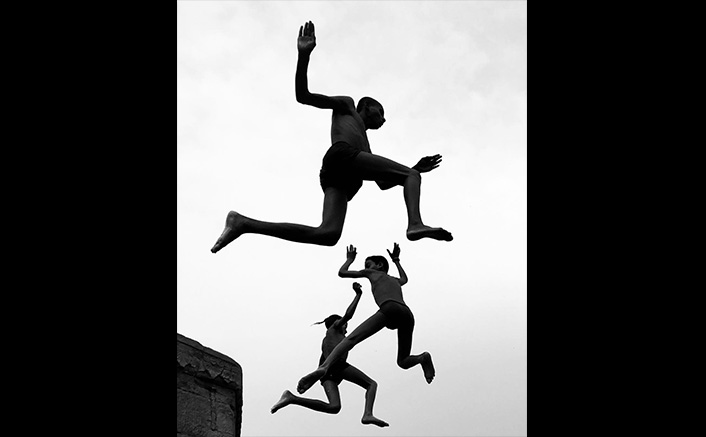 Amid The Contestants From 140 Countries, India's Dimpy Bhalotia Wins iPhone Photography Award For Her Picture 'Flying Boys'