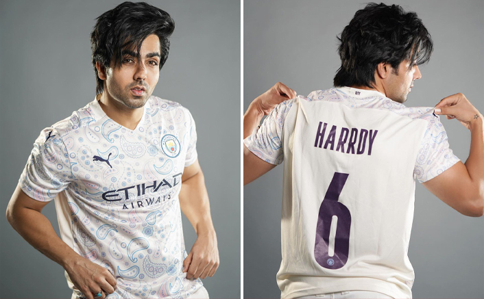 Hardy Sandhu is the first Indian Music artist to be associated with Manchester Football club.(Pic credit: Facebook/Harrdy Sandhu)