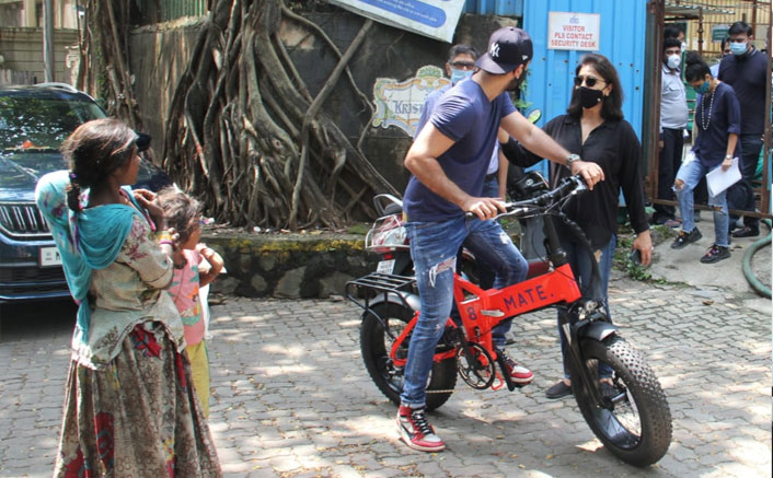 Ranbir Kapoor Flaunts His Bicycle In These Pics, Spotted With Mom Neetu Kapoor!