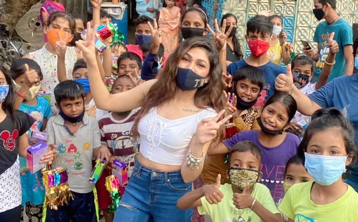 Tulsi Kumar's special gesture for kids this Diwali!