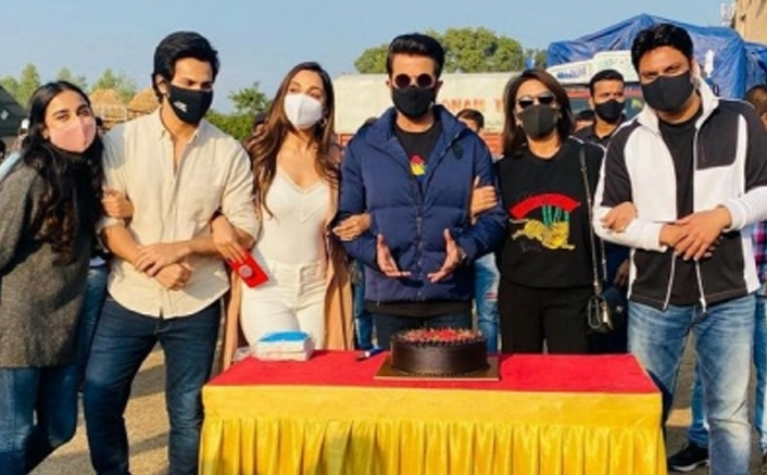 Anil Kapoor's birthday celebrated on 'Jug Jugg Jeeyo' set