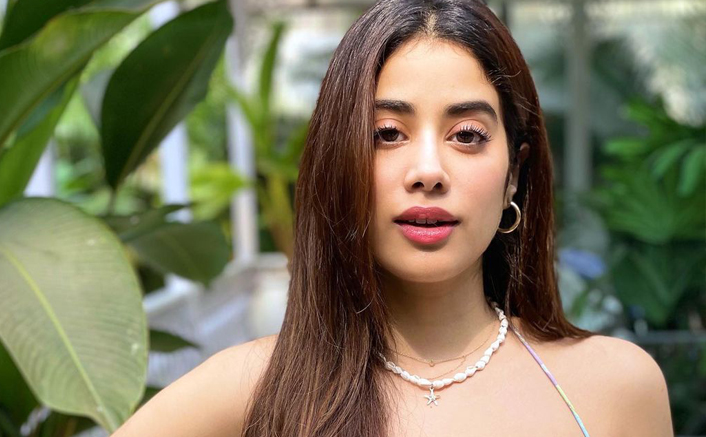  Janhvi Kapoor Looks Stunning In Pink Says, "I'm Not Feeling So Glam These Days"