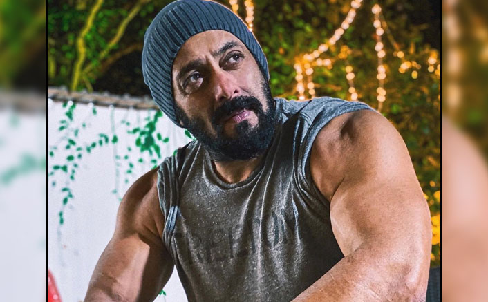 Salman Khan Flaunts His Biceps
