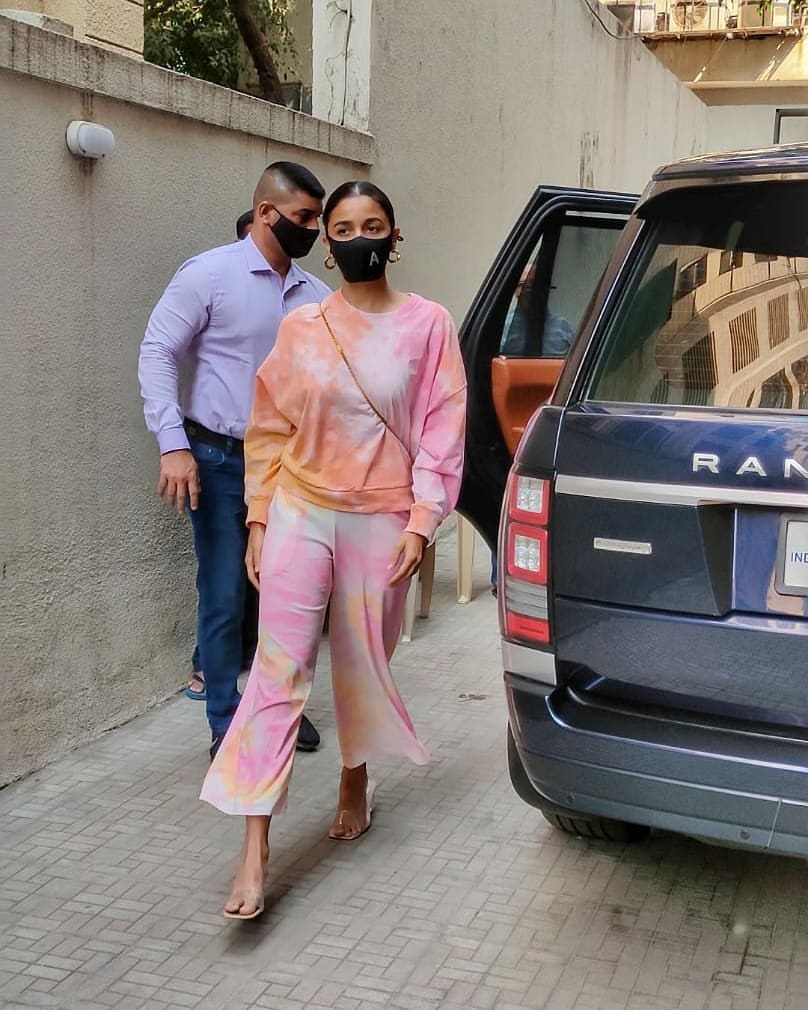 Sara Ali Khan, Alia Bhatt To Kiara Advani - Gear Up To Style Your Summer  Wardrobe With Some Pretty Tie & Dye Outfits Inspired By Our B'wood Beauties